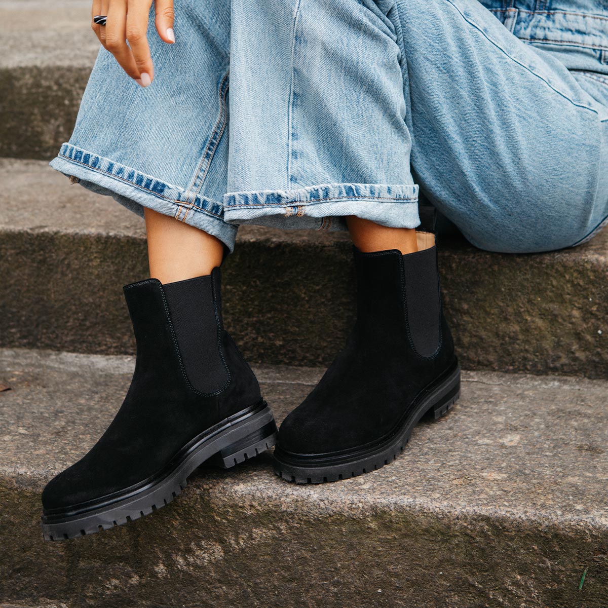 Black chelsea boots on fashion feet